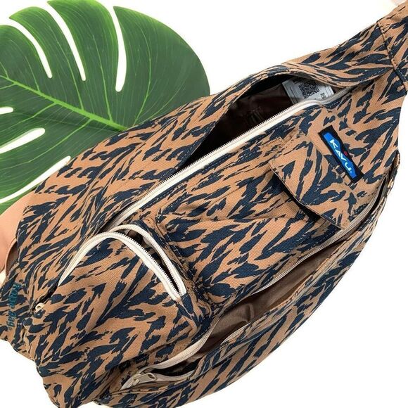 New✨ KAVU Chevron Shore Rope Sling Bag - Picture 9 of 12